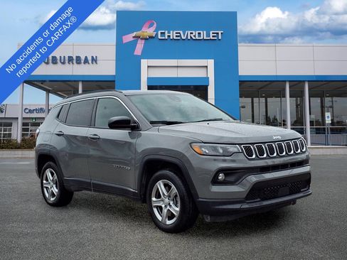Used 2024 Jeep Compass Latitude AWD/4WD image 3