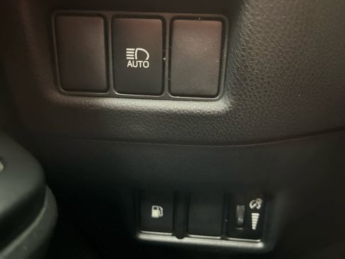 Used 2018 Toyota C-HR XLE image 17