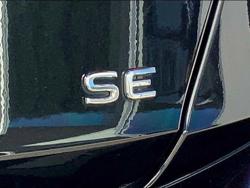 Used 2024 Volkswagen Jetta SE image 9