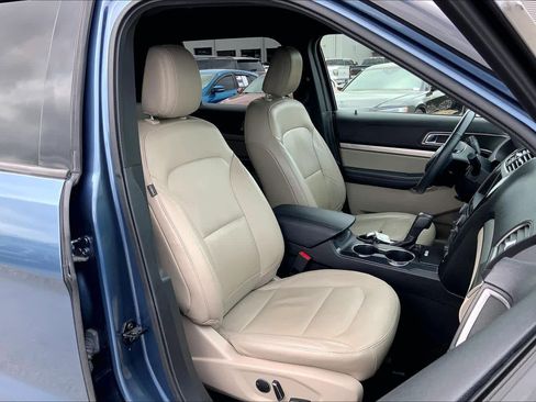 Used 2018 Ford Explorer XLT w/ Equipment Group 202A FWD image 9