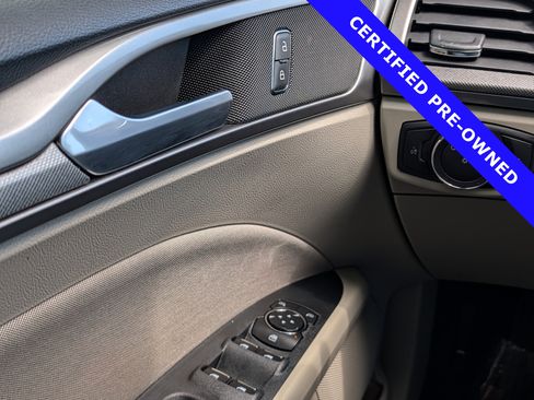 Certified 2018 Ford Fusion SE FWD image 22