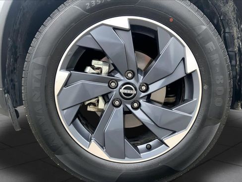 Used 2025 Nissan Rogue SV FWD image 11