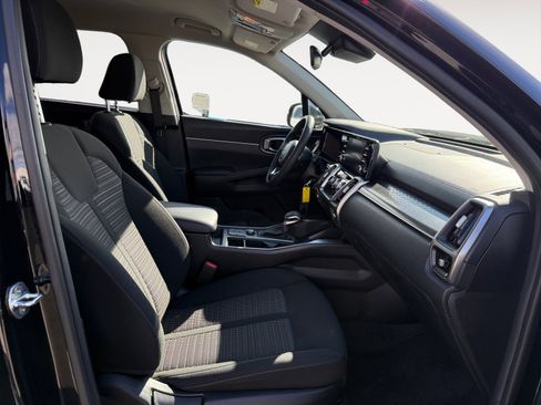Used 2023 Kia Sorento LX image 19
