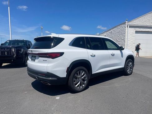 Used 2025 Buick Enclave Preferred FWD image 7