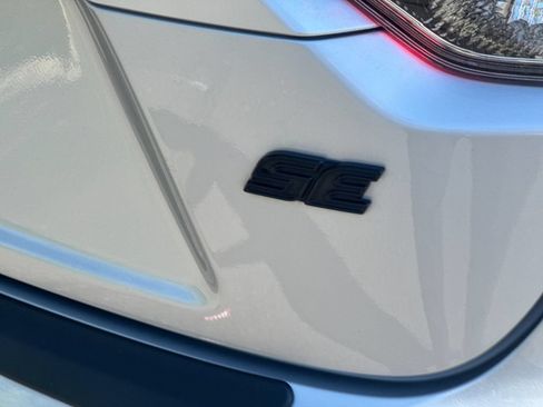 Used 2023 Toyota Corolla SE w/ Carpet Mat Package (TMS) FWD image 35