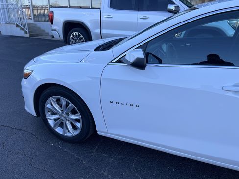 Used 2024 Chevrolet Malibu LT image 2