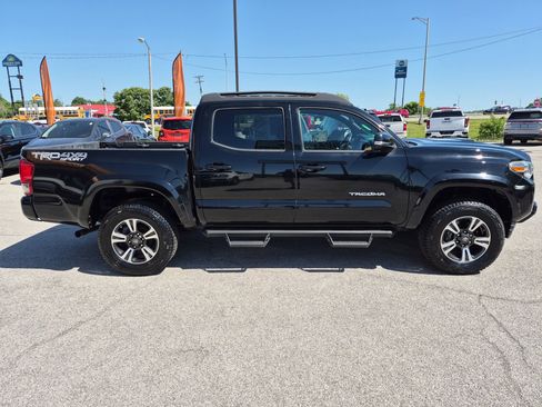 Used 2016 Toyota Tacoma TRD Sport AWD/4WD image 2