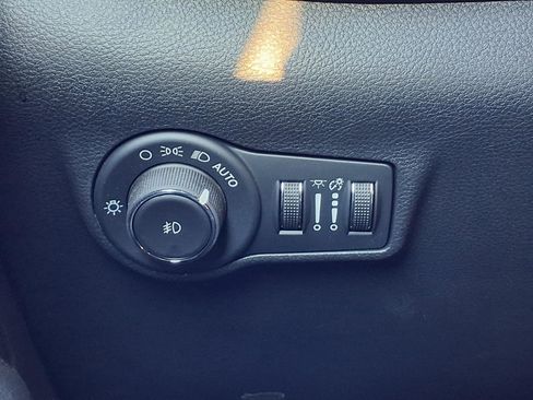 Used 2026 Jeep Compass Limited image 16