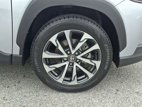 Used 2025 Toyota Corolla Cross XLE AWD/4WD image 8