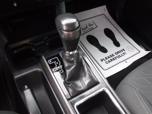 Used 2017 Toyota Tacoma TRD Off-Road image 17