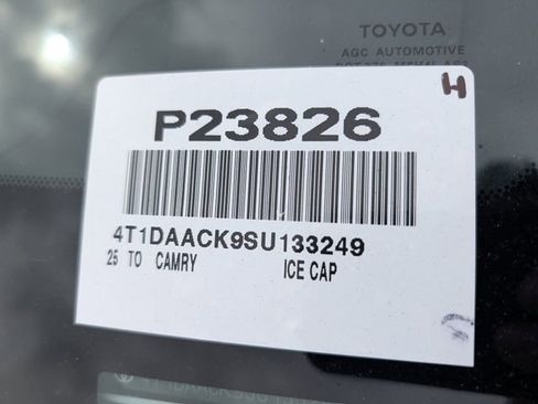 Used 2025 Toyota Camry SE image 35