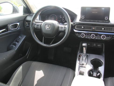 Used 2022 Honda Civic EX image 9