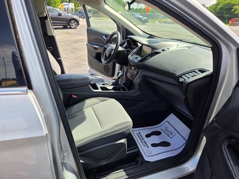 Used 2019 Ford Escape SE FWD image 15
