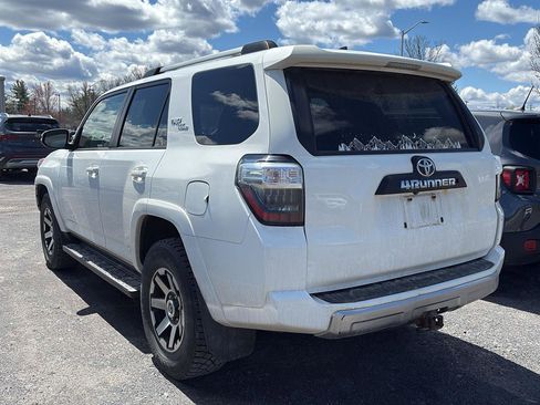 Used 2017 Toyota 4Runner TRD Off-Road Premium AWD/4WD image 4