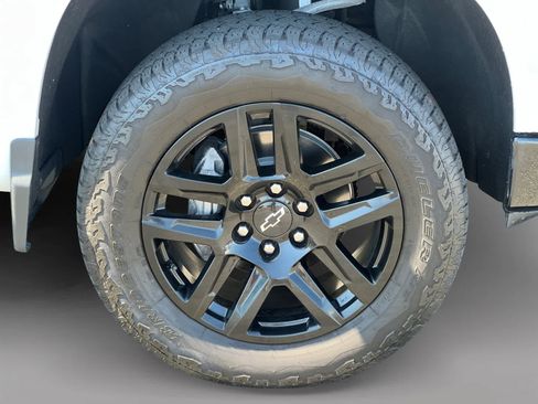 Used 2025 Chevrolet Silverado 1500 LT Trail Boss w/ Convenience Package II AWD/4WD image 19