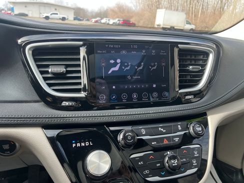 Used 2020 Chrysler Pacifica Limited image 15