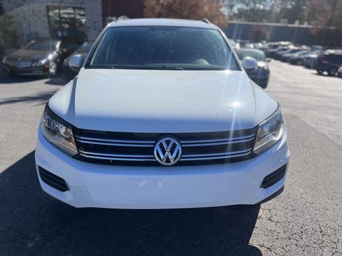 Used 2015 Volkswagen Tiguan SE image 2