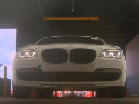 Used 2015 BMW 750i RWD image 3