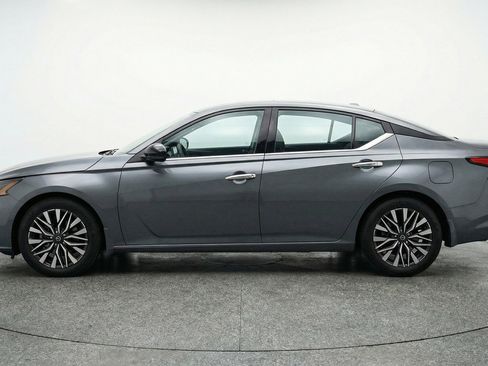 Used 2025 Nissan Altima 2.5 SV image 5