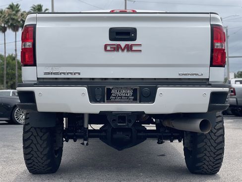 Used 2017 GMC Sierra 2500 Denali w/ Duramax Plus Package AWD/4WD image 10