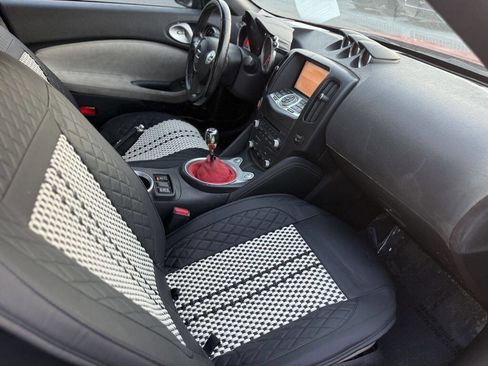 Used 2009 Nissan 370Z Touring w/ Sport Pkg image 8