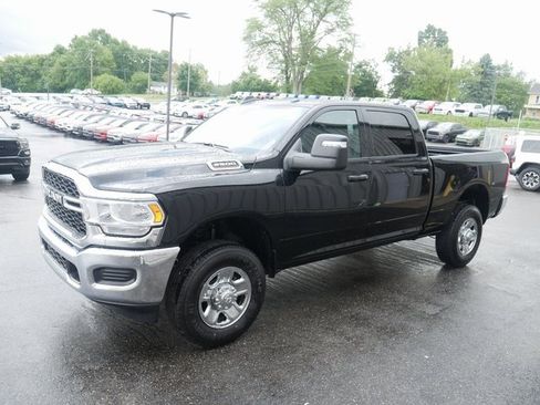 Used 2024 RAM 2500 Tradesman w/ Chrome Appearance Group image 9