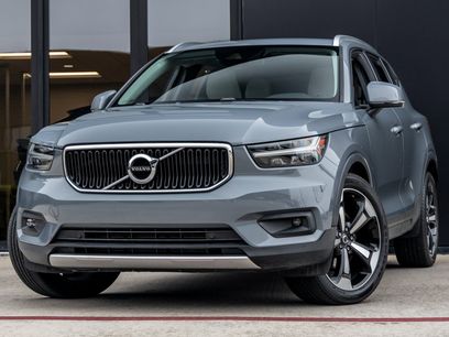 Used 2021 Volvo XC40 T5 Momentum w/ Protection Package Premier