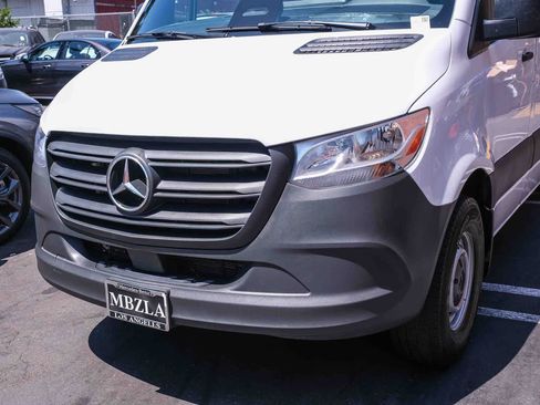 Used 2025 Mercedes-Benz Sprinter 2500 image 11