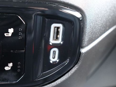 Used 2025 GMC Sierra 1500 SLT image 39