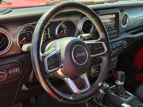 Used 2020 Jeep Wrangler Unlimited Sahara w/ Cold Weather Group AWD/4WD image 9
