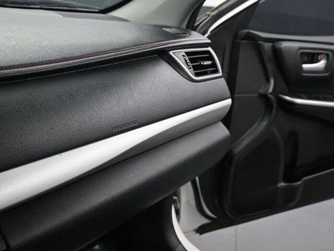 Used 2015 Toyota Camry SE image 11