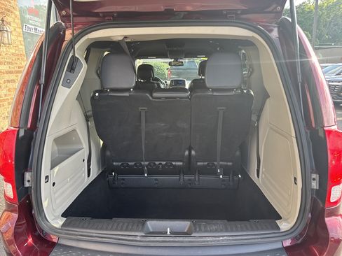 Used 2020 Dodge Grand Caravan SXT FWD image 12