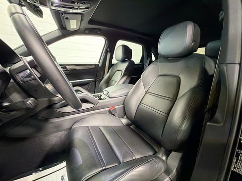 Certified 2023 Porsche Cayenne Platinum Edition AWD/4WD image 5