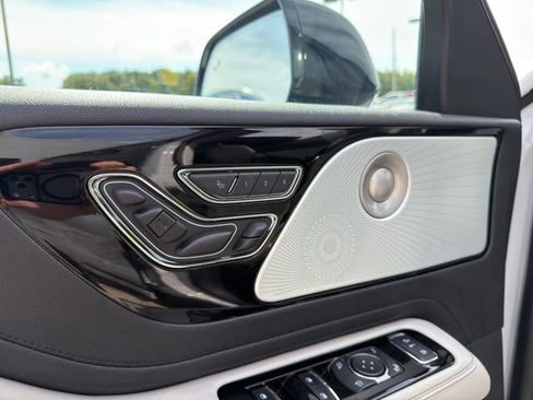 Used 2025 Lincoln Aviator Reserve w/ Equipment Group 201A AWD/4WD image 25