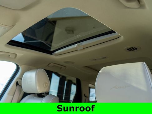 Used 2023 Buick Enclave Avenir image 12