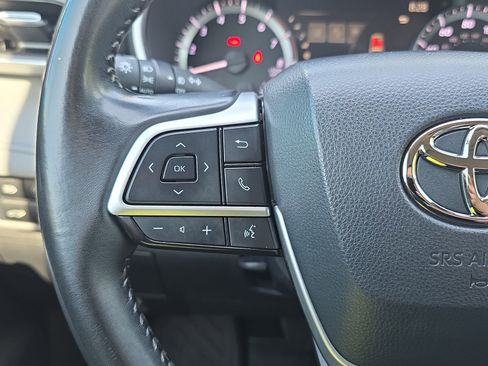 Used 2023 Toyota Highlander XLE FWD image 18