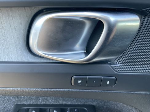 Used 2025 Volvo XC40 B5 Core image 43