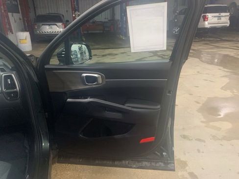 Used 2023 Kia Sorento S AWD/4WD image 25