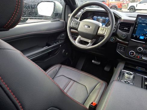 Used 2023 Ford Expedition Limited image 14