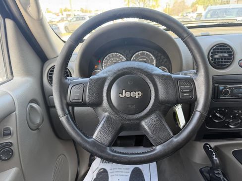 Used 2005 Jeep Liberty Sport image 24