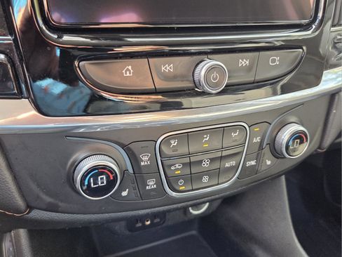 Used 2018 Chevrolet Traverse LT FWD image 24