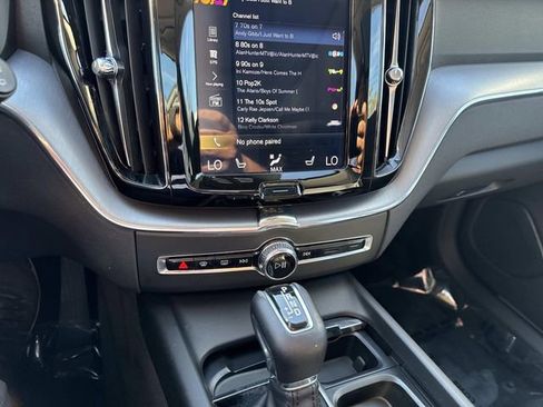 Used 2020 Volvo XC60 T5 Momentum image 23