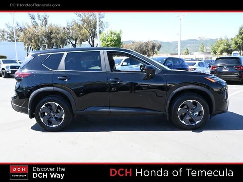 Used 2024 Nissan Rogue SV image 5