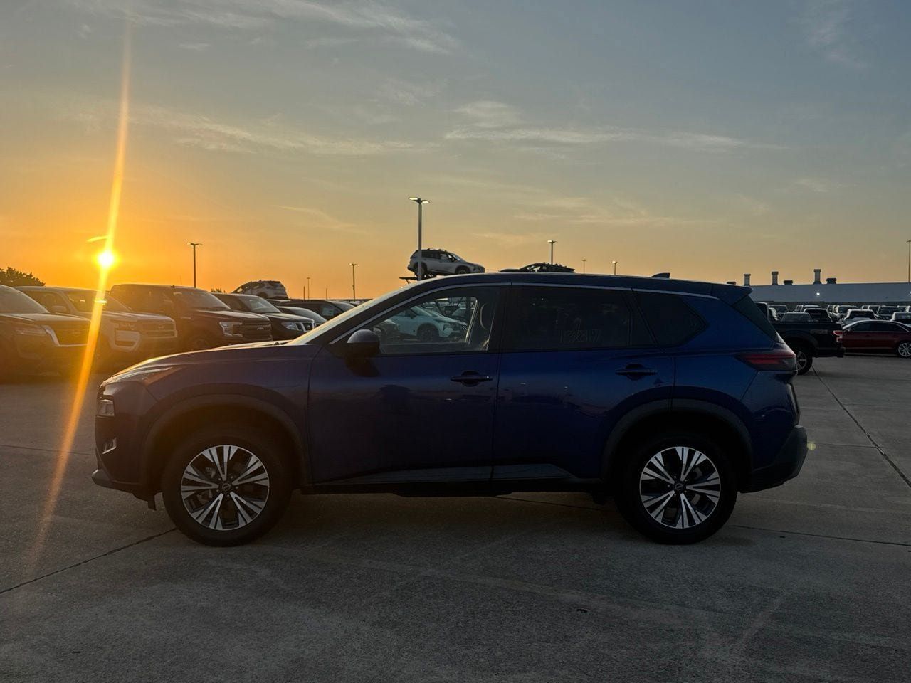 Used 2023 Nissan Rogue SV AWD/4WD image 14