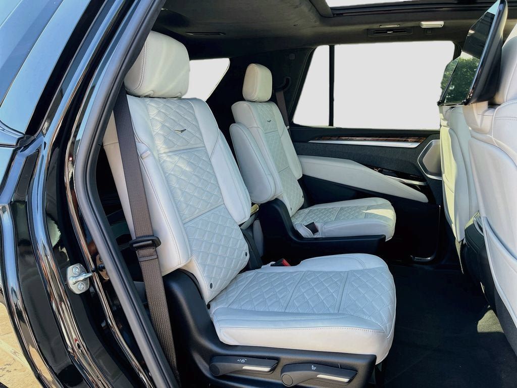 New 2026 Cadillac Escalade Platinum Sport w/ LPO, ONYX Package AWD/4WD image 34