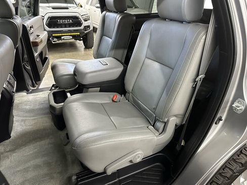 Used 2010 Toyota Sequoia Platinum AWD/4WD image 39