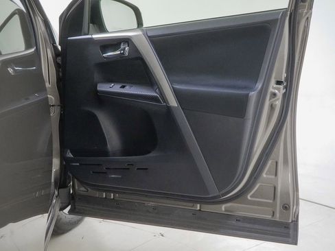 Used 2014 Toyota RAV4 XLE AWD/4WD image 34