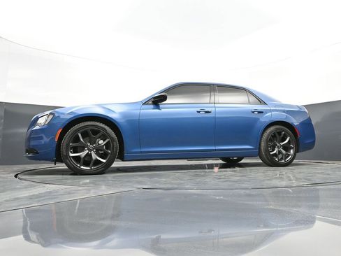 Used 2023 Chrysler 300 Touring w/ Sport Appearance Package RWD image 42