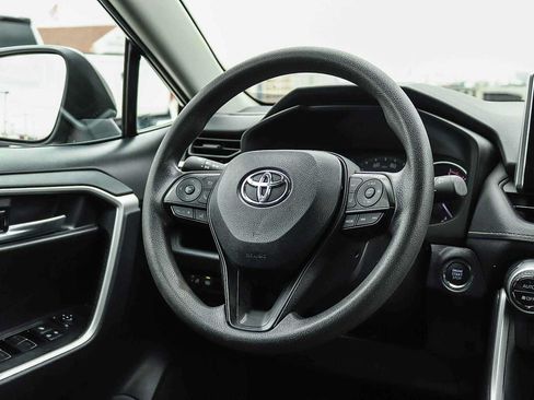 Used 2025 Toyota RAV4 XLE AWD/4WD image 15