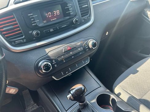 Used 2016 Kia Sorento AWD w/ LX Convenience Package image 5